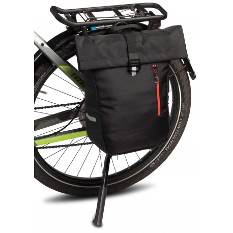 https://gadzeciarze.com/import/Fairbags/Artikelbilder%20CDH-Shop/fahrradtasche_newcastle_am_fahrrad.jpg